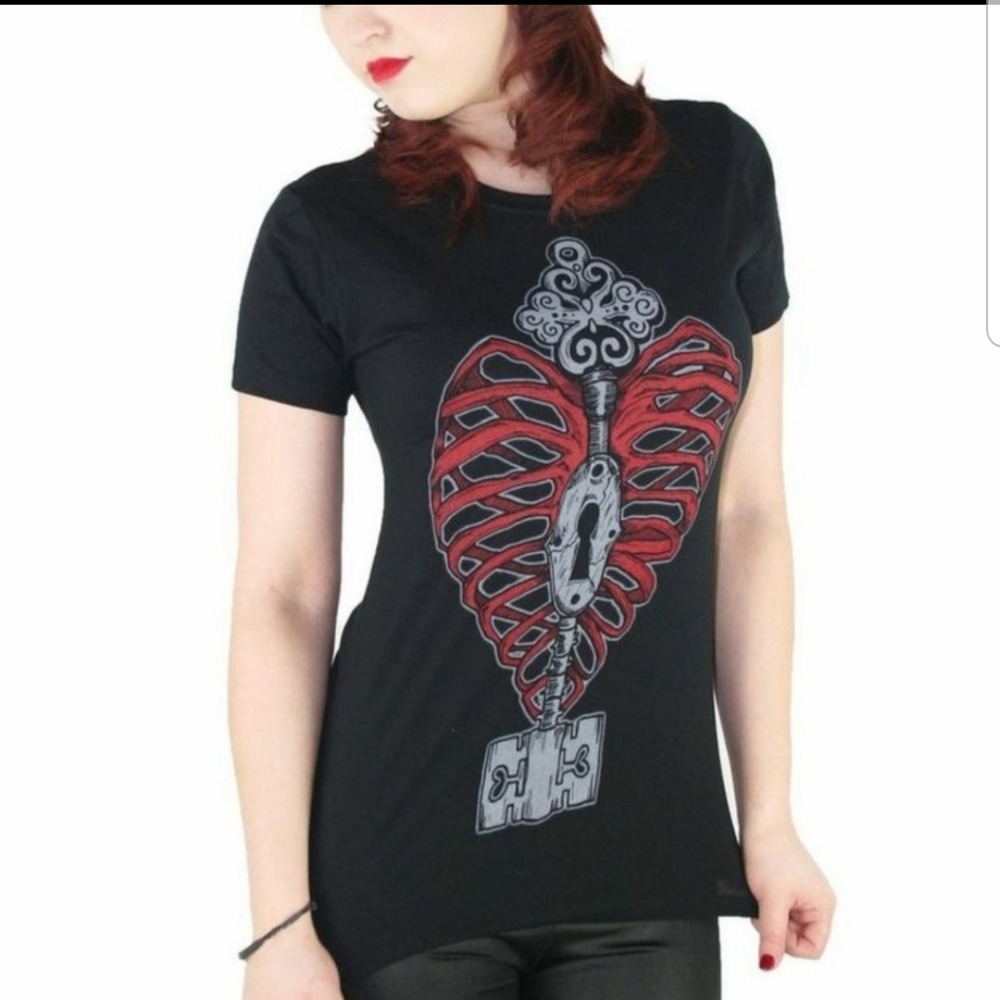 Too Fast Skelton Key Black Lace Tee